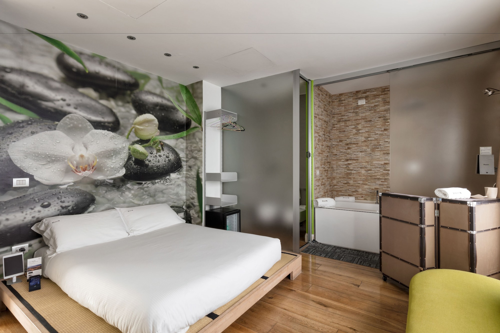 IZEN, SUPERIOR, DOUBLE BED, HOT TUB
