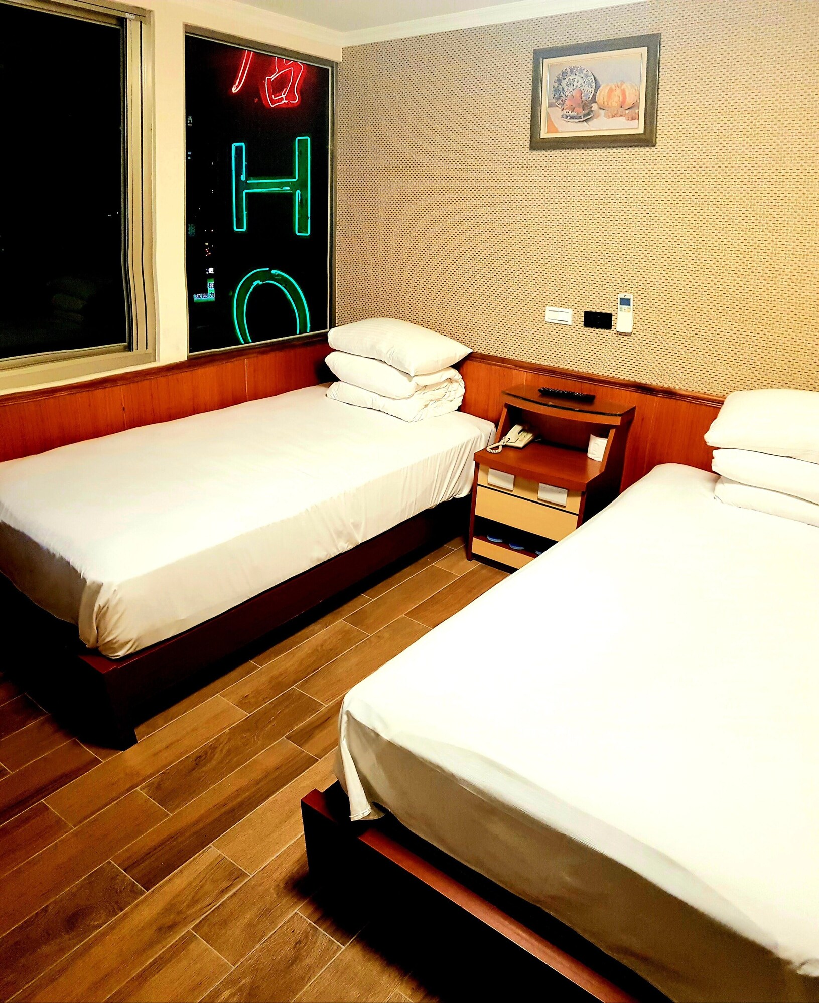ECONOMY, TWIN BEDS, HOT TUB