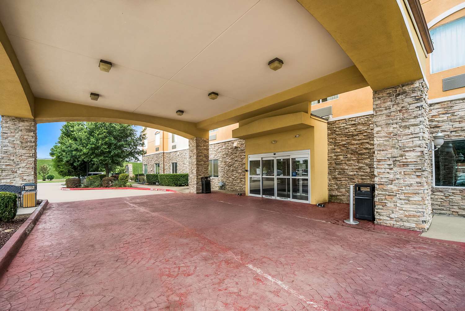 Comfort Suites Plano - Dallas North 23/24