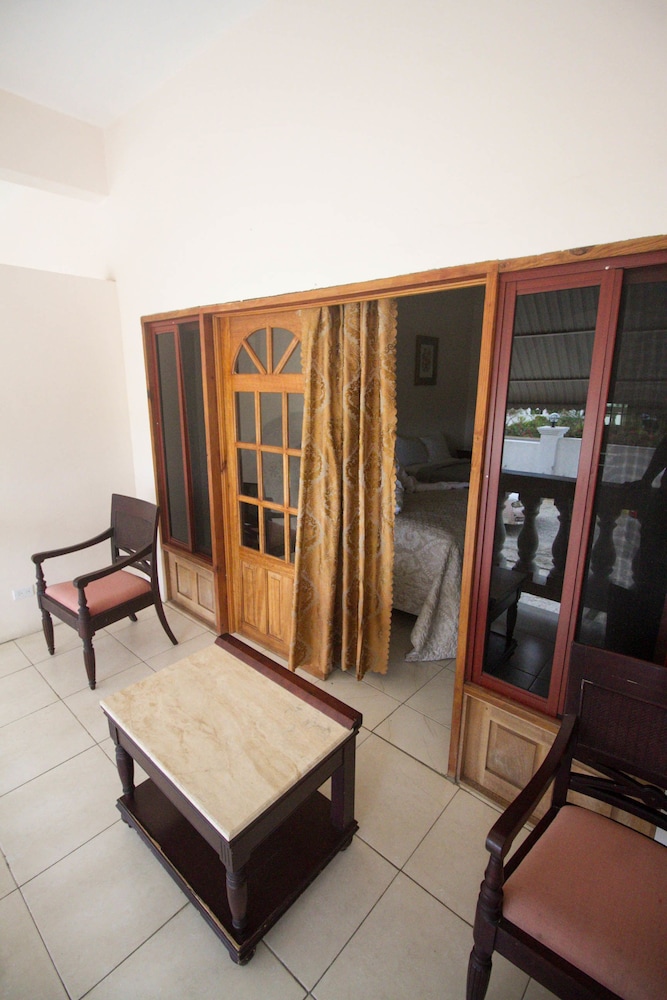 Chateau Margarite Villa 6/50