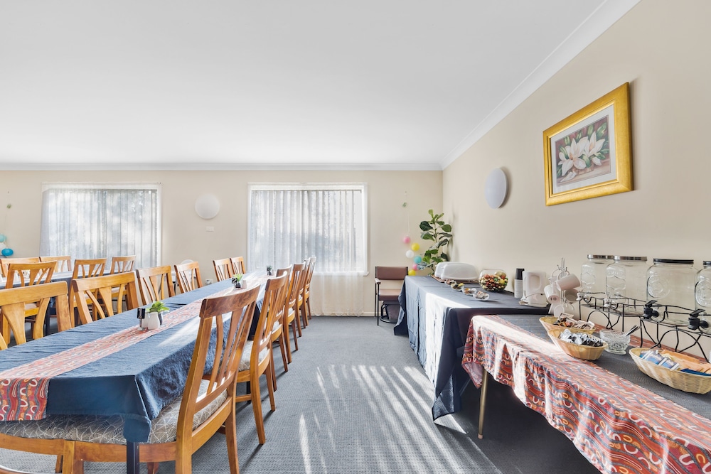 CASTLREAGH MOTOR INN 30/50