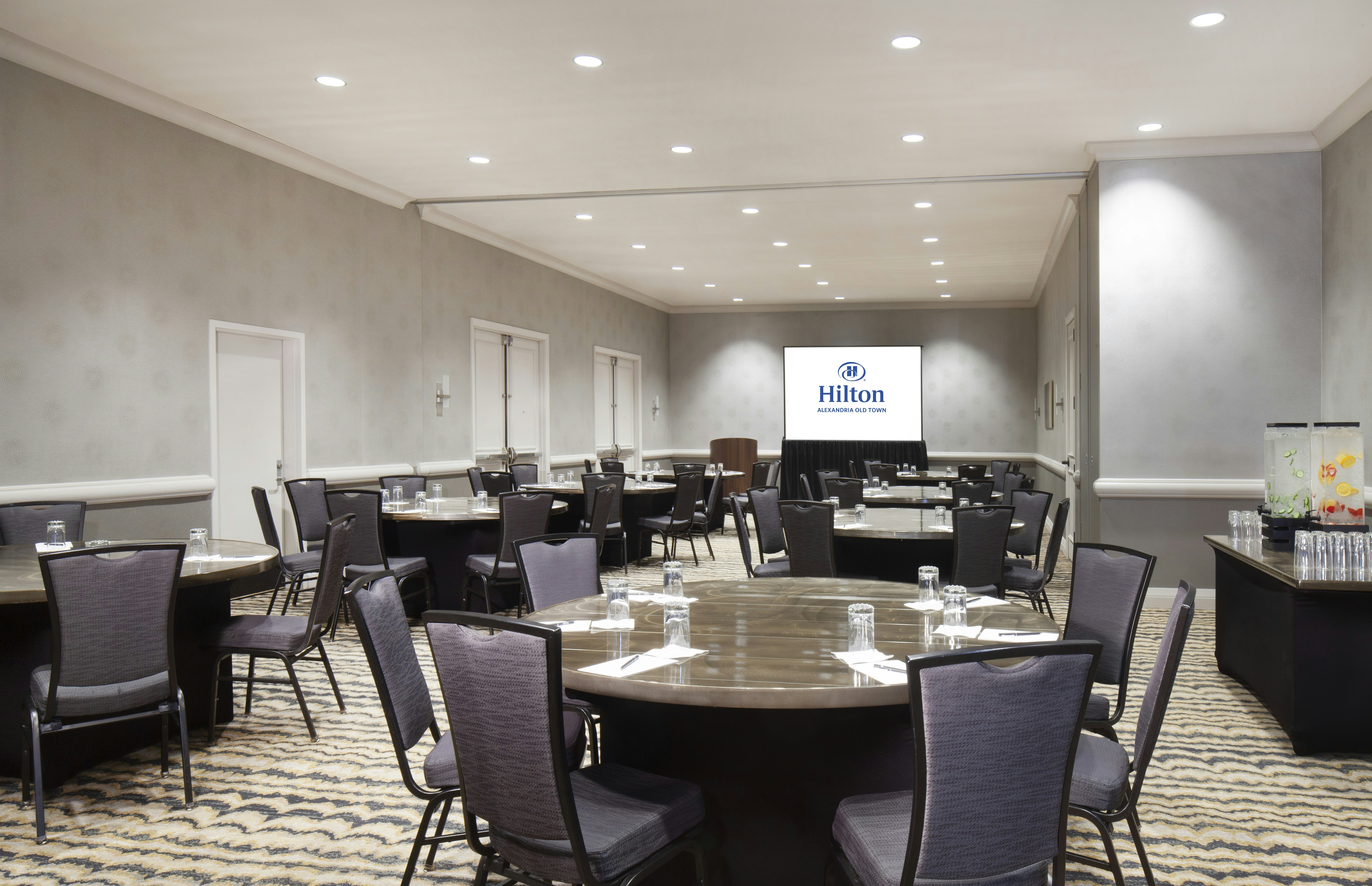 Hilton Alexandria Old Town 69/74