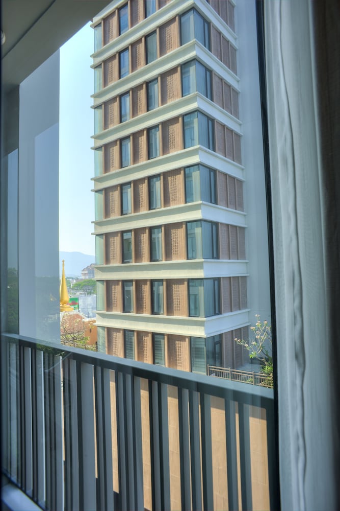 The Astra Condo 22/76