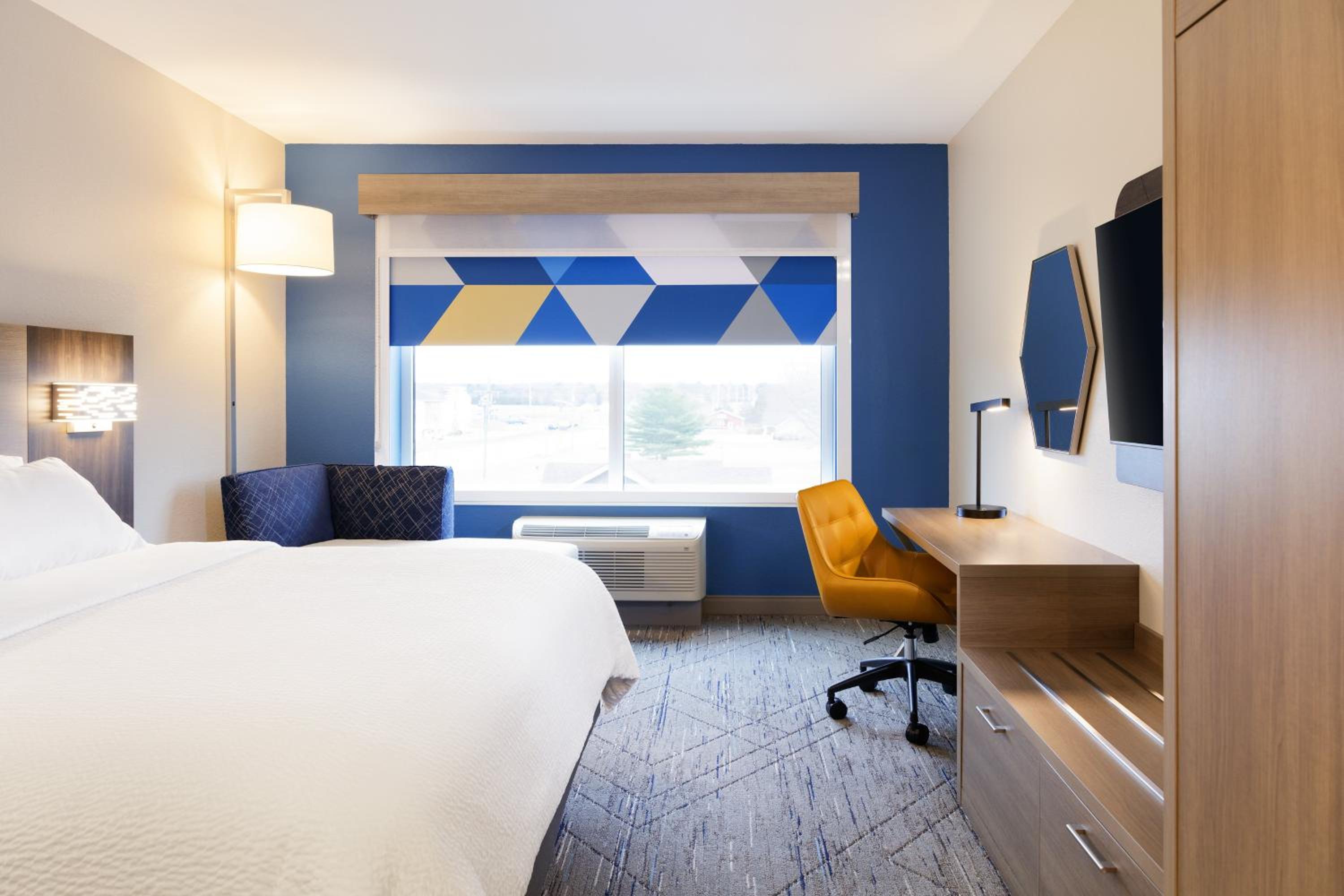 Suite, King Bed, Sofa, Bathtub, Accessible
