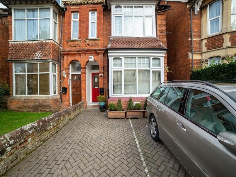 OYO Lonsdale Guest House 42/50