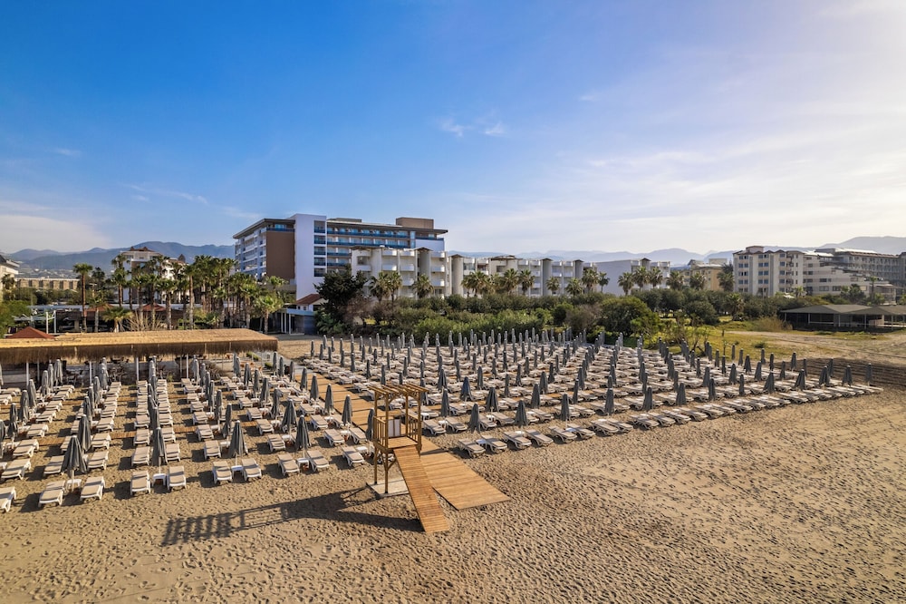 Royal Garden Beach Hotel 43/45