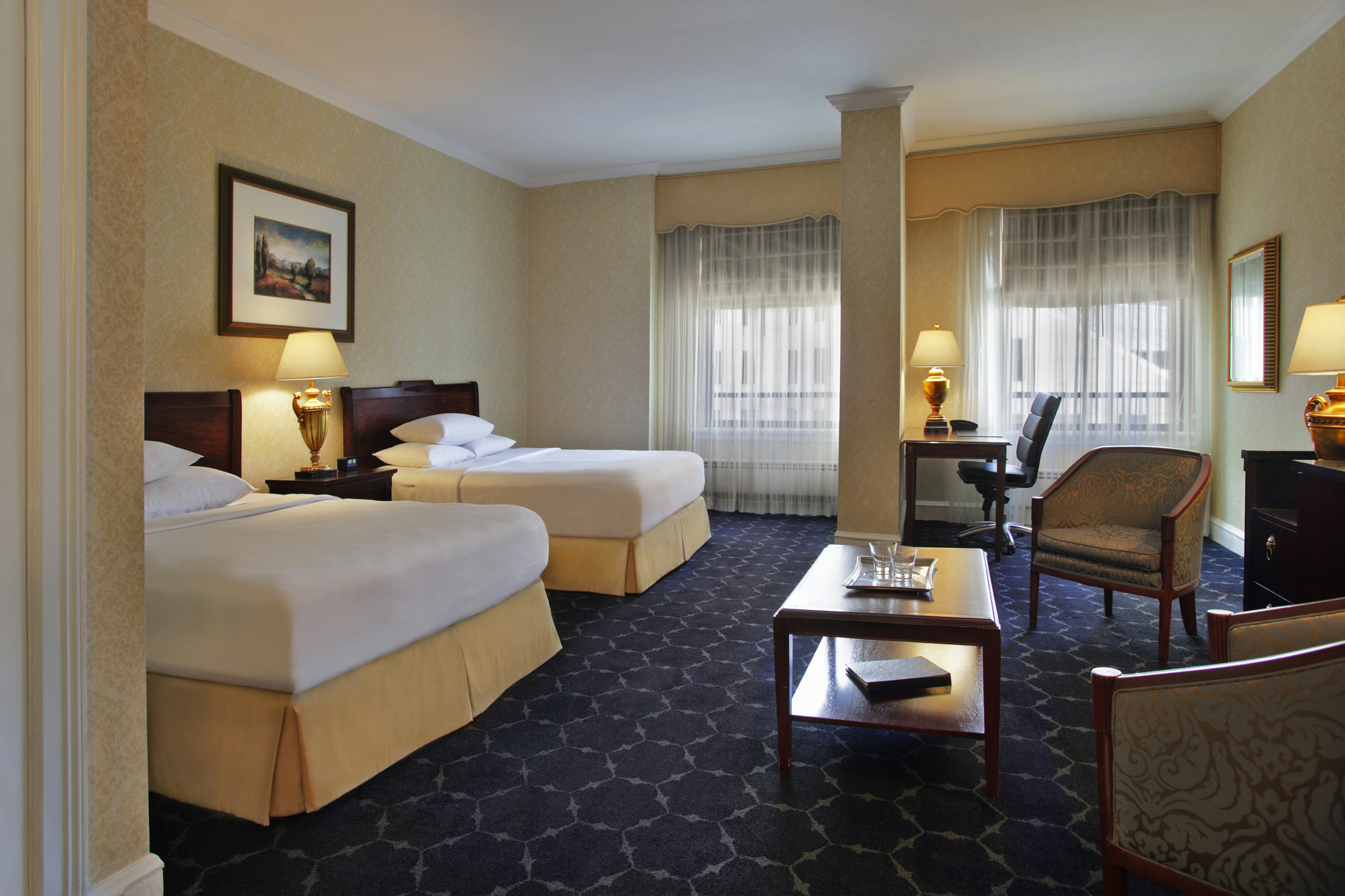 DELUXE, FAMILY, 2 QUEEN BEDS