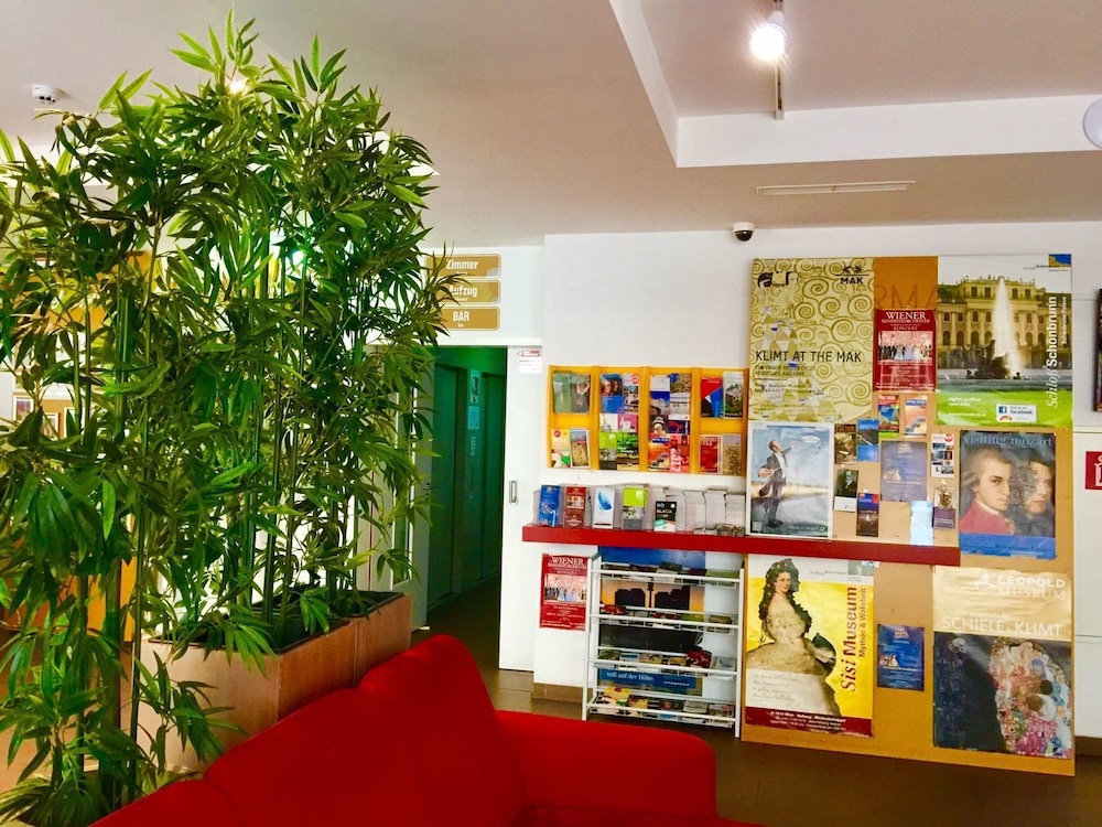 A T Holiday Hostel Wien 69/77
