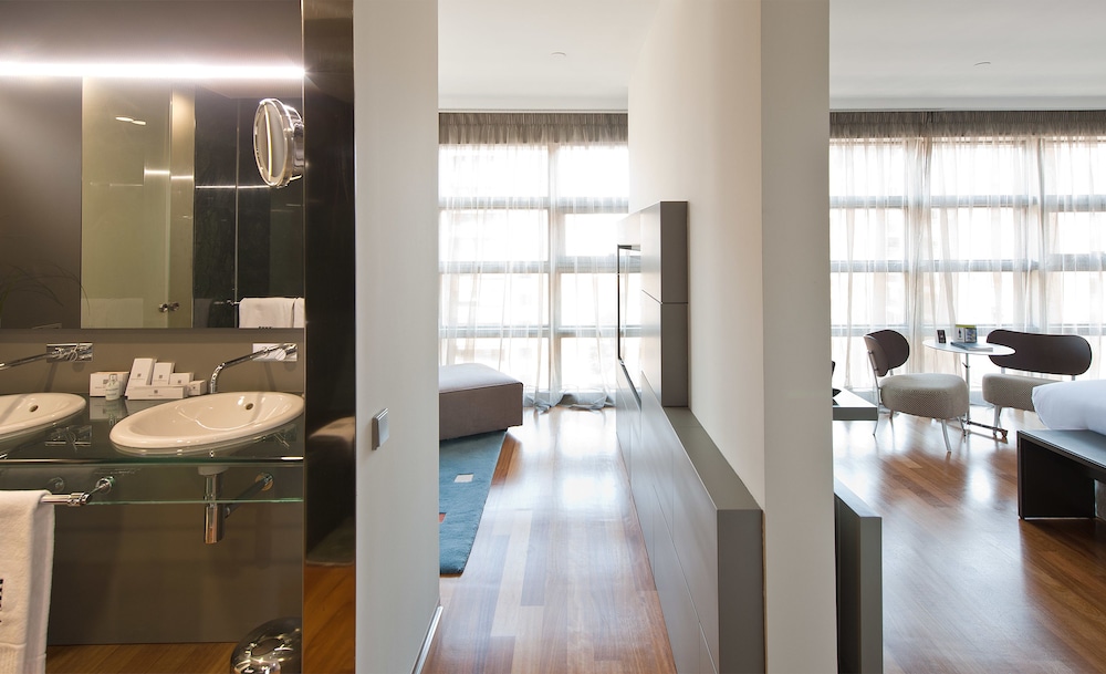 Reina Petronila Hotel 46/46