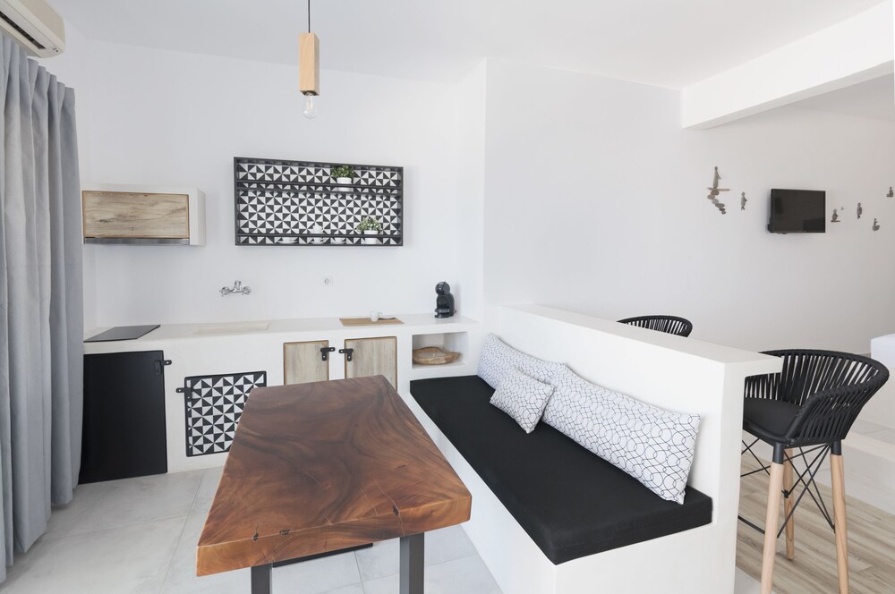 Anatoli Luxury Studios & Suites 20/50