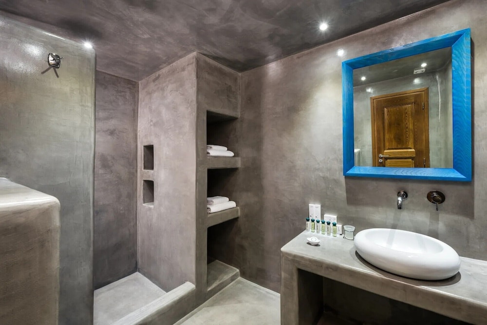Anema Boutique Hotel & Villas 70/72