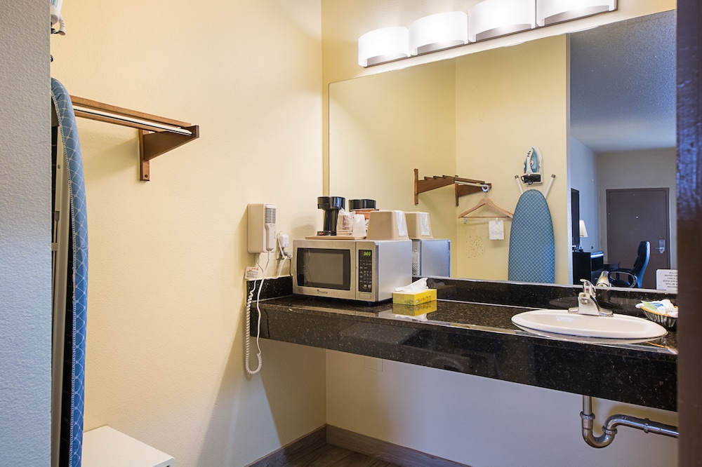 Quality Inn & Suites Victoria South 23/23