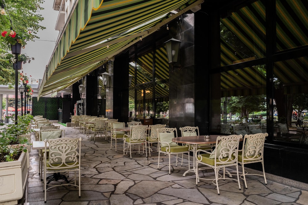 restaurant cafeteria