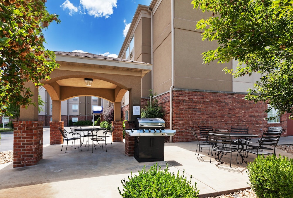 Candlewood Suites St. Robert 1/44