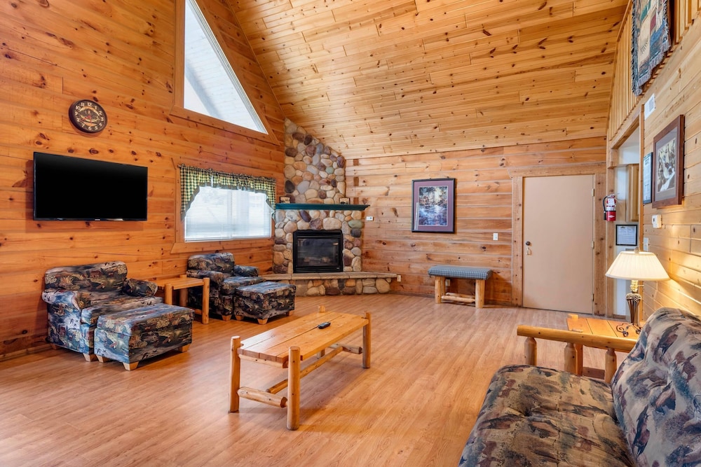 Three Bears Waterpark Resort Near Tomah, an Ascend Collection Hotel 37/50
