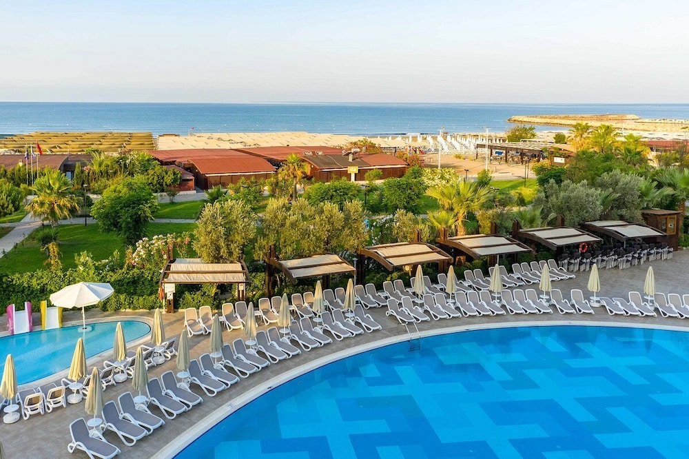Seamelia Beach Resort Hotel Spa 60/62