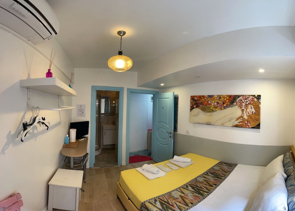 Rodin Hostel 6/44
