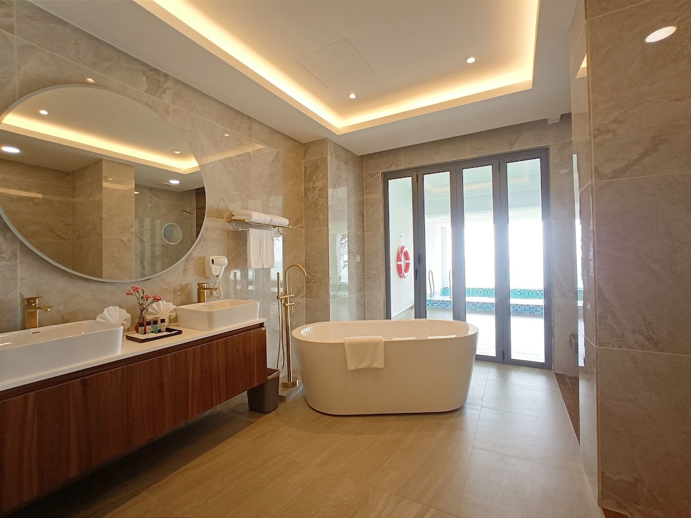 Pacific Regency Beach Resort Port Dickson 8/48