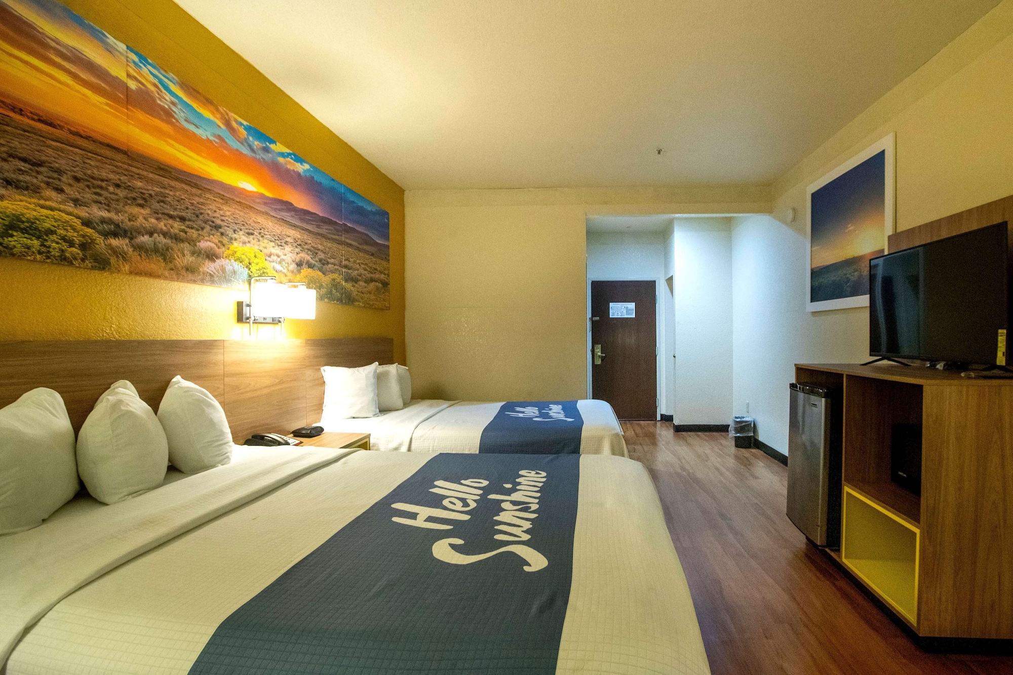 STANDARD, 2 QUEEN BEDS