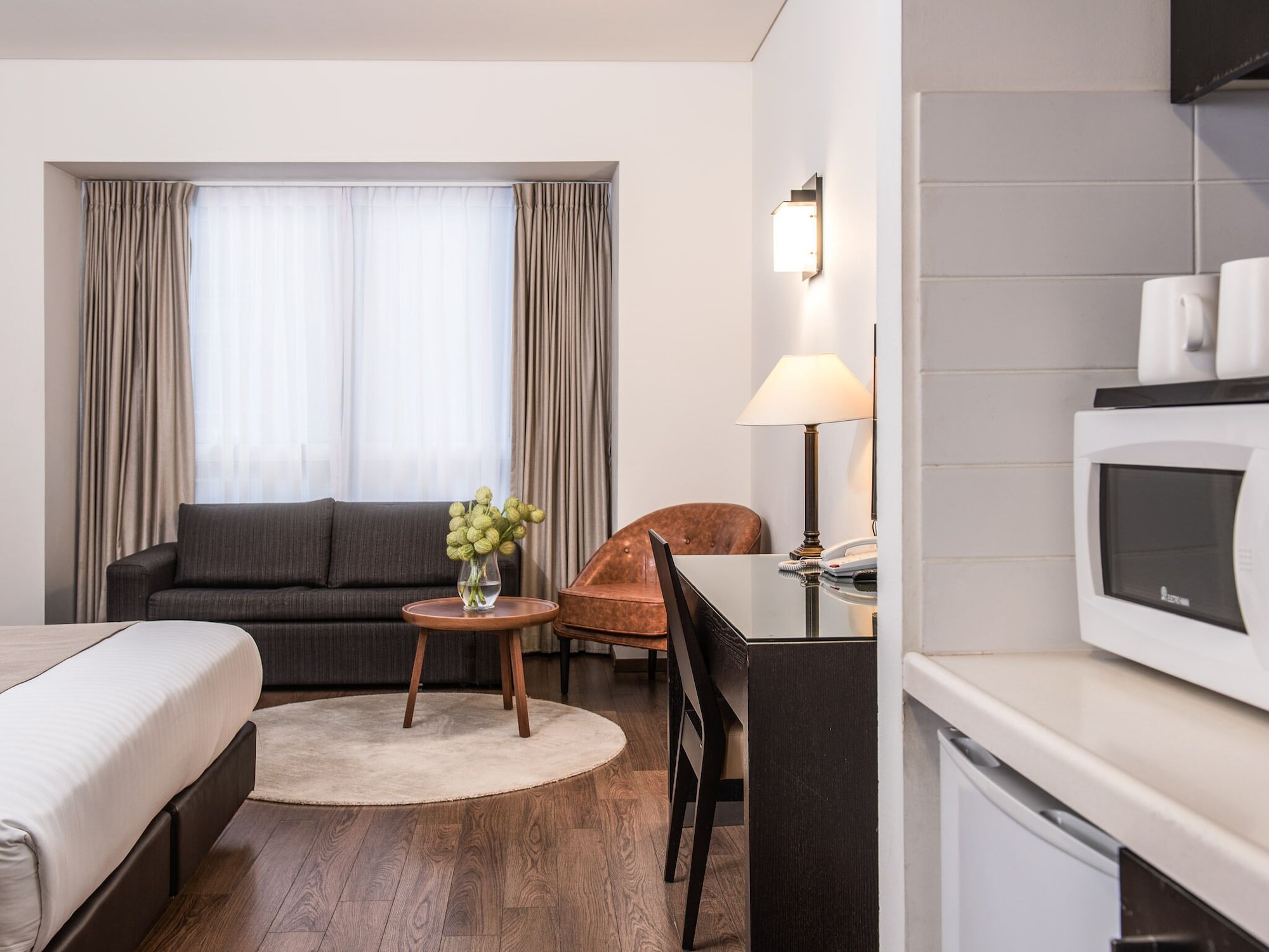 EXECUTIVE, DOUBLE OR TWIN BED, KITCHENETTE, CLUB LOUNGE ACCESS