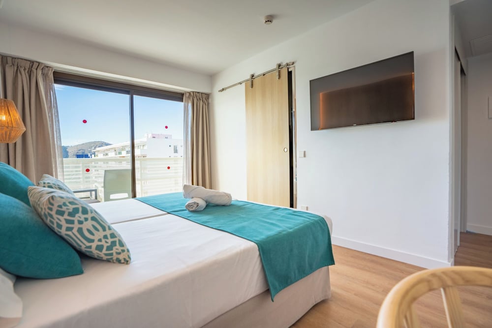 COMFORT, DOUBLE OR TWIN BED, BALCONY, HIGH FLOOR