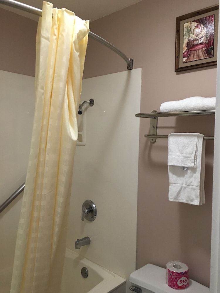 Americas Best Value Inn Corona 22/46