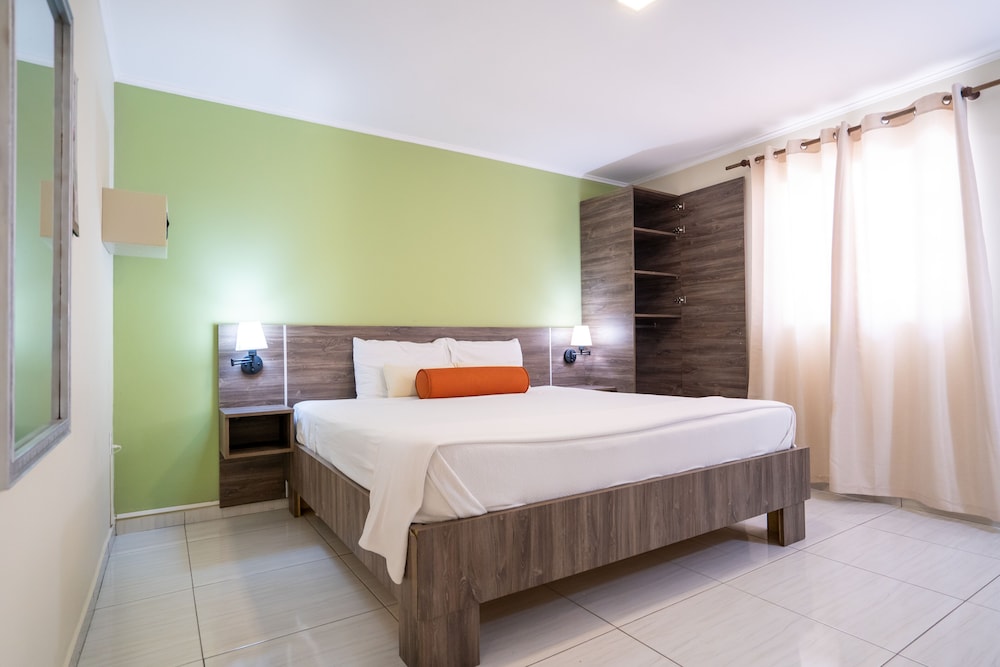 شقة كومفورت بسرير كينج وسرير كوين بإطلالة على المسبح بغرفتي نوم، Delynne Boutique Hotel 4/10