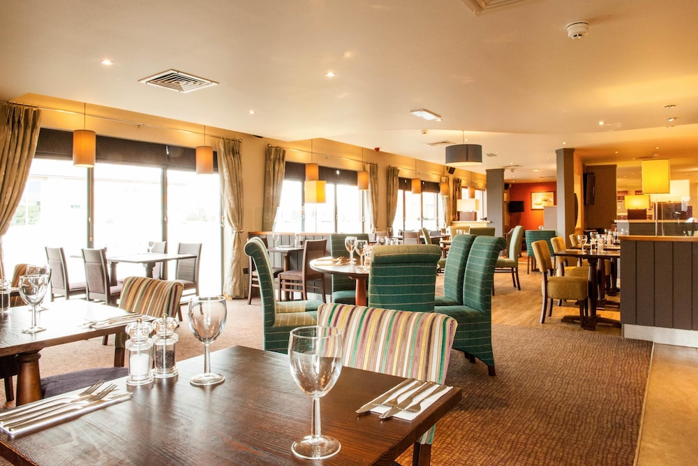 Premier Inn East Midlands Airport 30/42