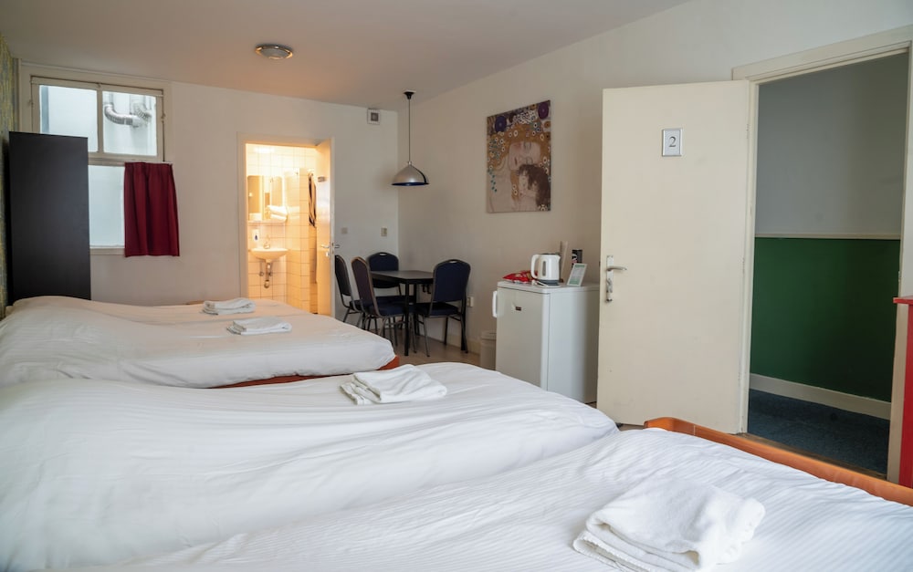 ROOM, TRIPLE