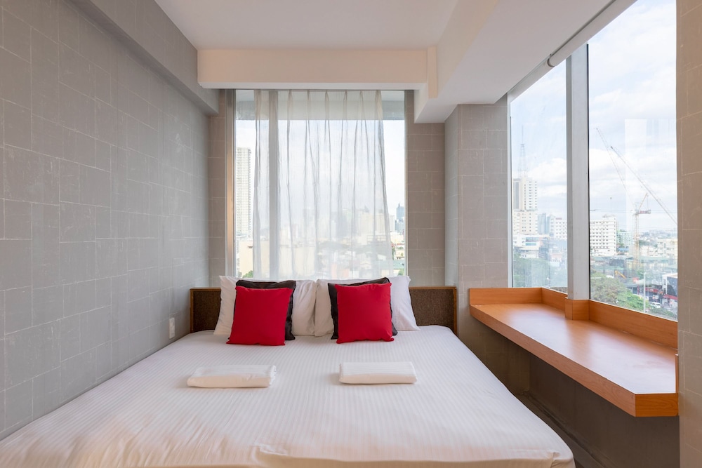 Selah Pods Hotel Manila 12/69