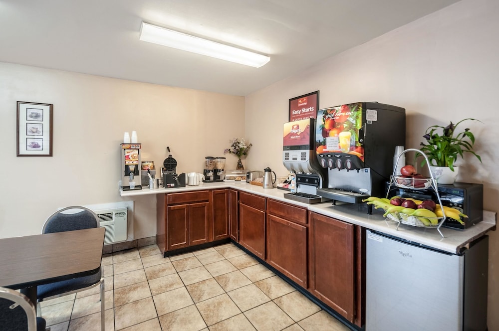 Econo Lodge Easton 49/61