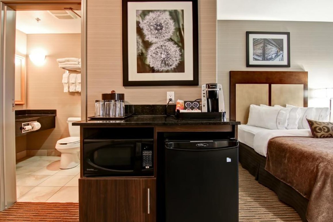 Canalta Hotel Assiniboia 5/35