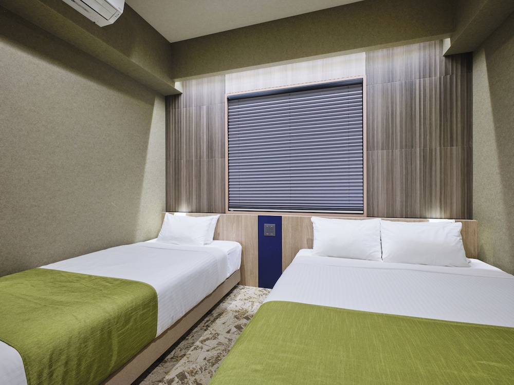 SUITE, CITY VIEW