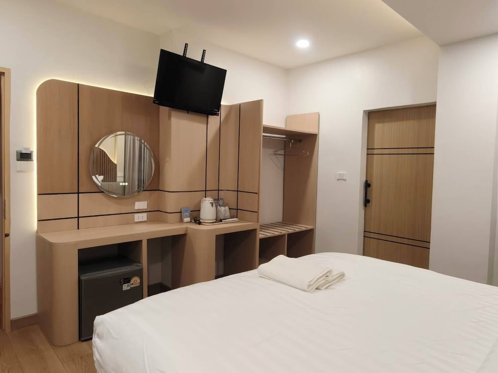 SUITE, KING BED