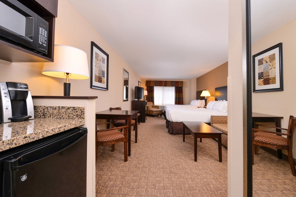 Holiday Inn Express Hotel And Suites Bridgeport 40/50