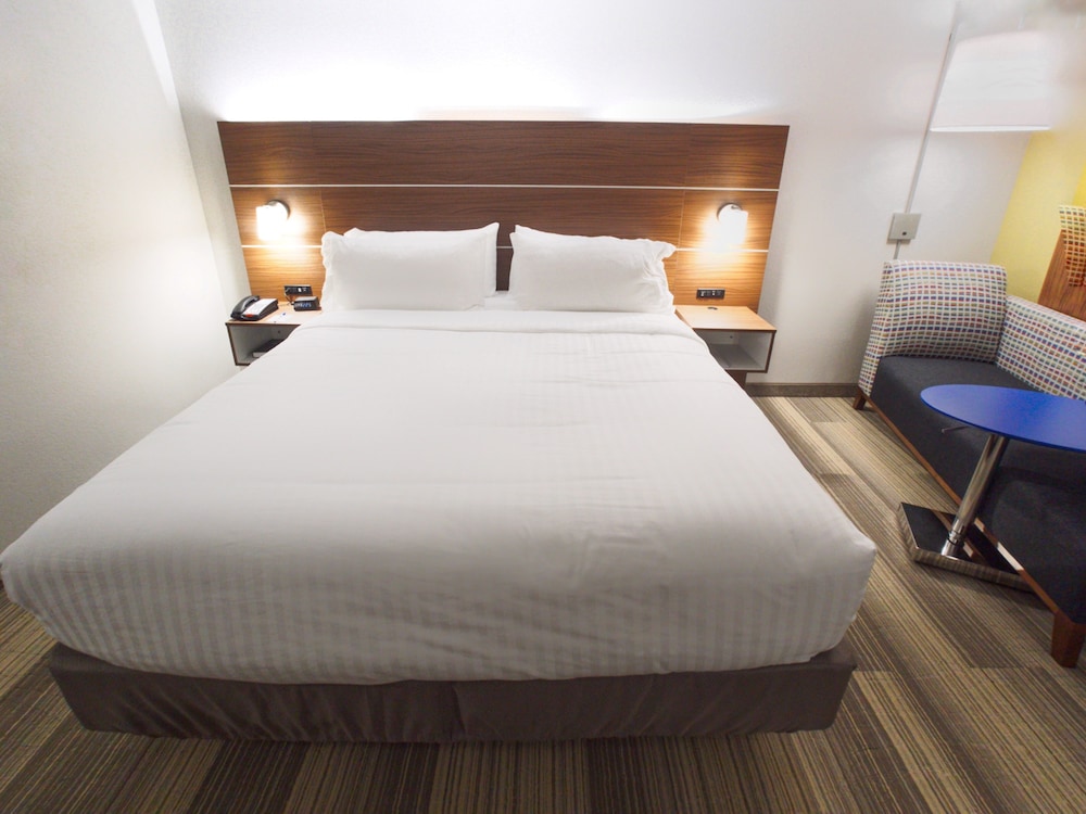 HOLIDAY INN EXPRESS & SUITES MOORE 25/75