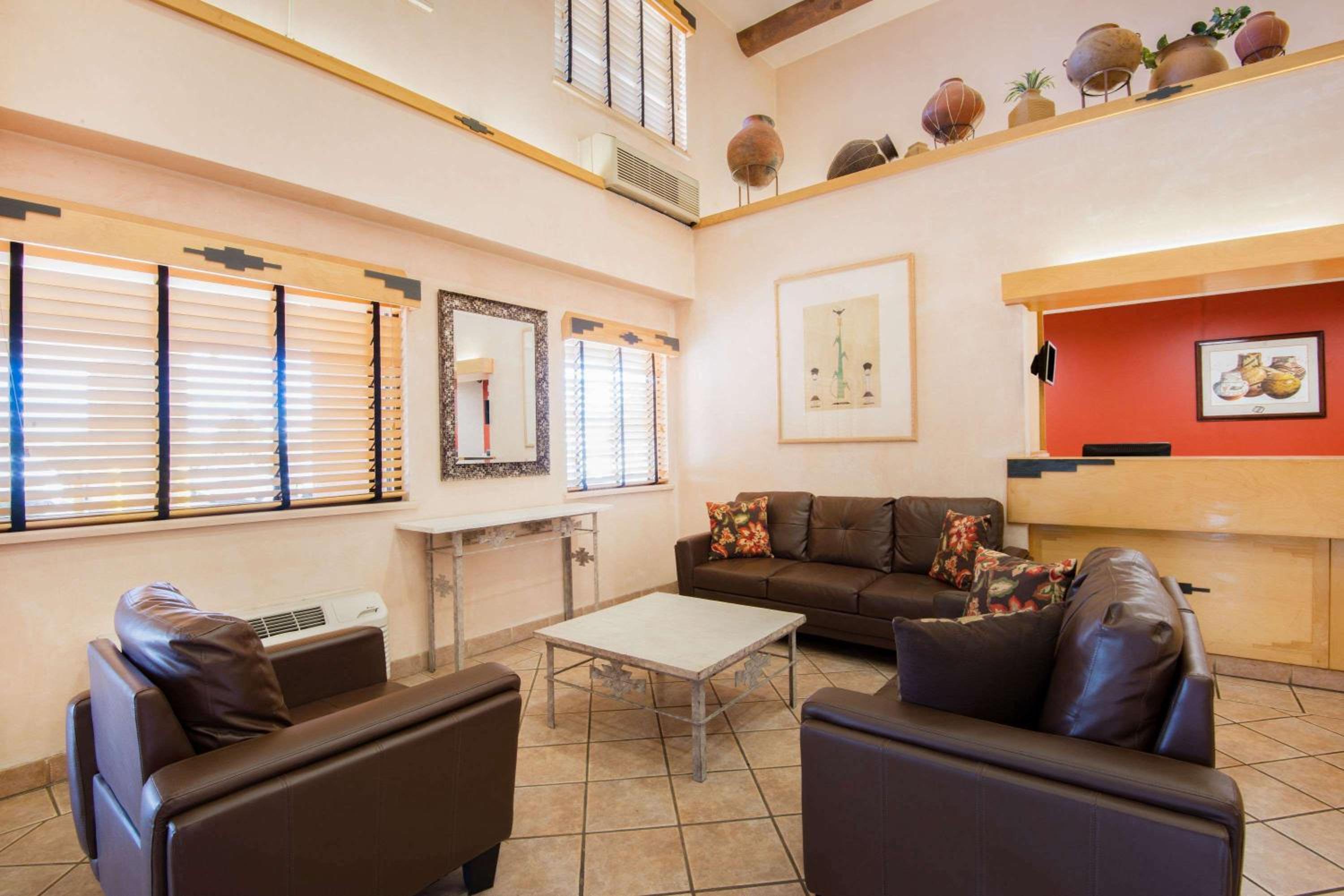 Hawthorn Suites by Wyndham Albuquerque 20/36