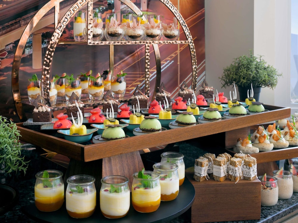 Swissotel Al Murooj Dubai 75/82