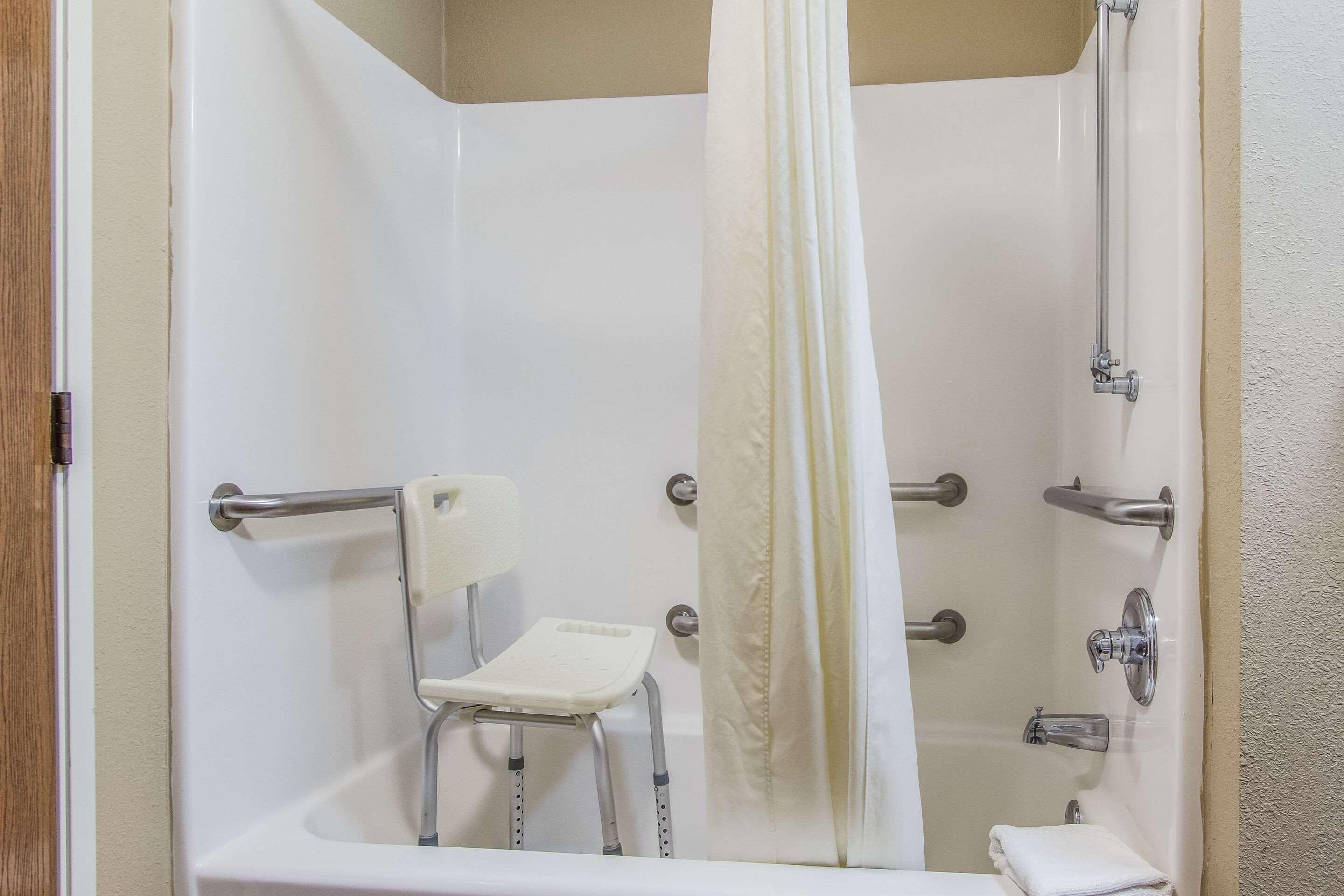 غرفة بسرير مزدوج، Econo Lodge Shelbyville KY 5/5