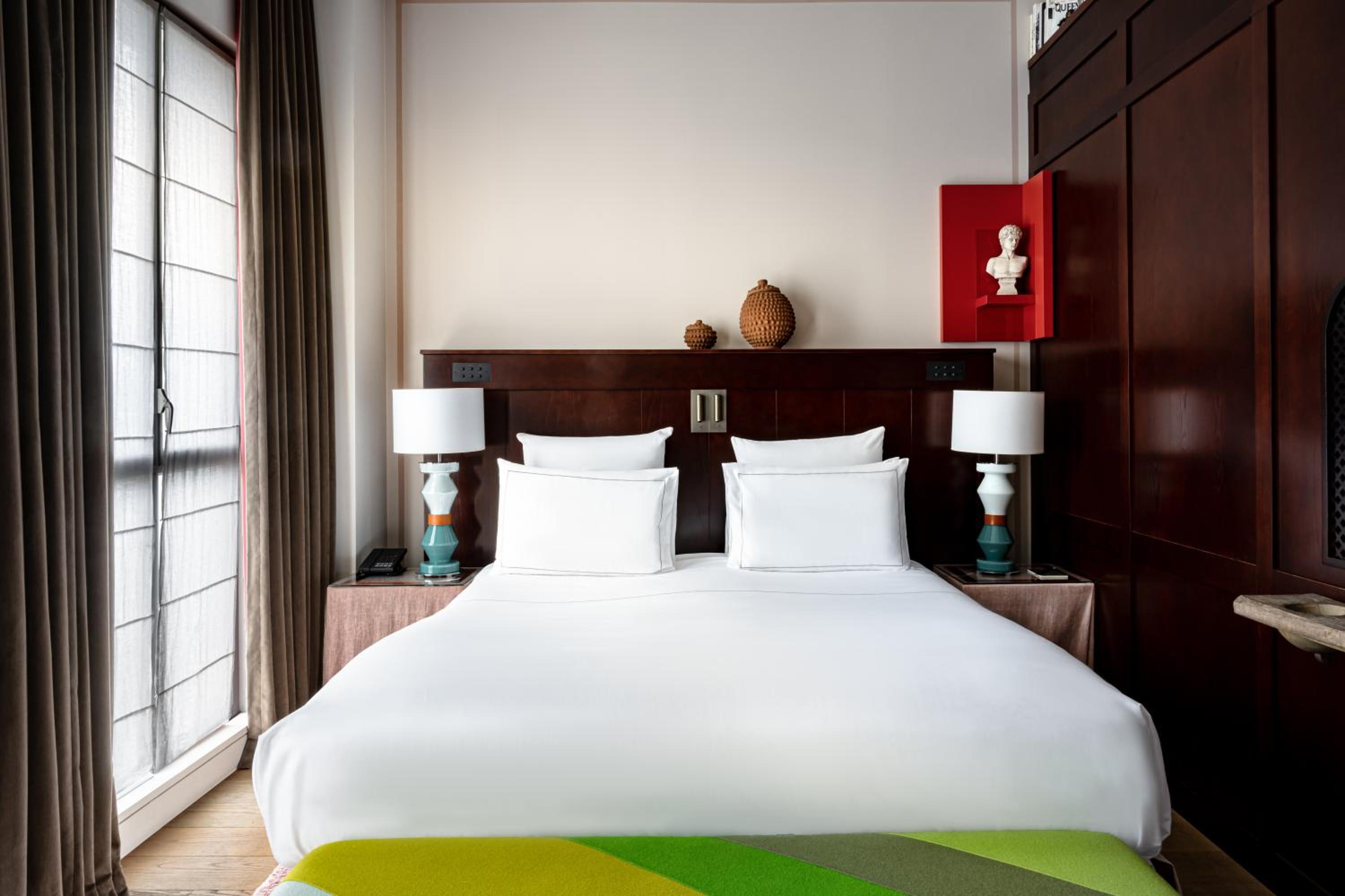 Superior, Queen Bed