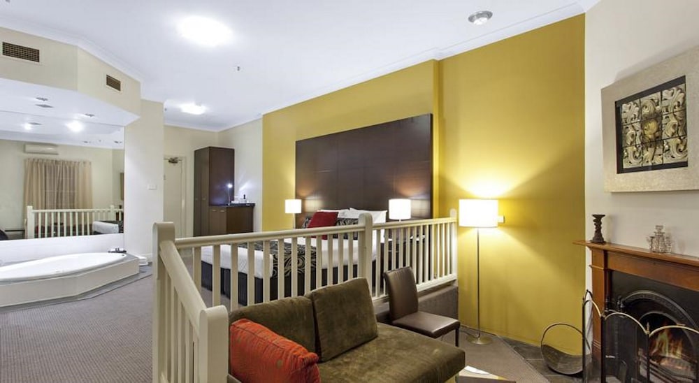 Mercure Maitland Monte Pio 43/50