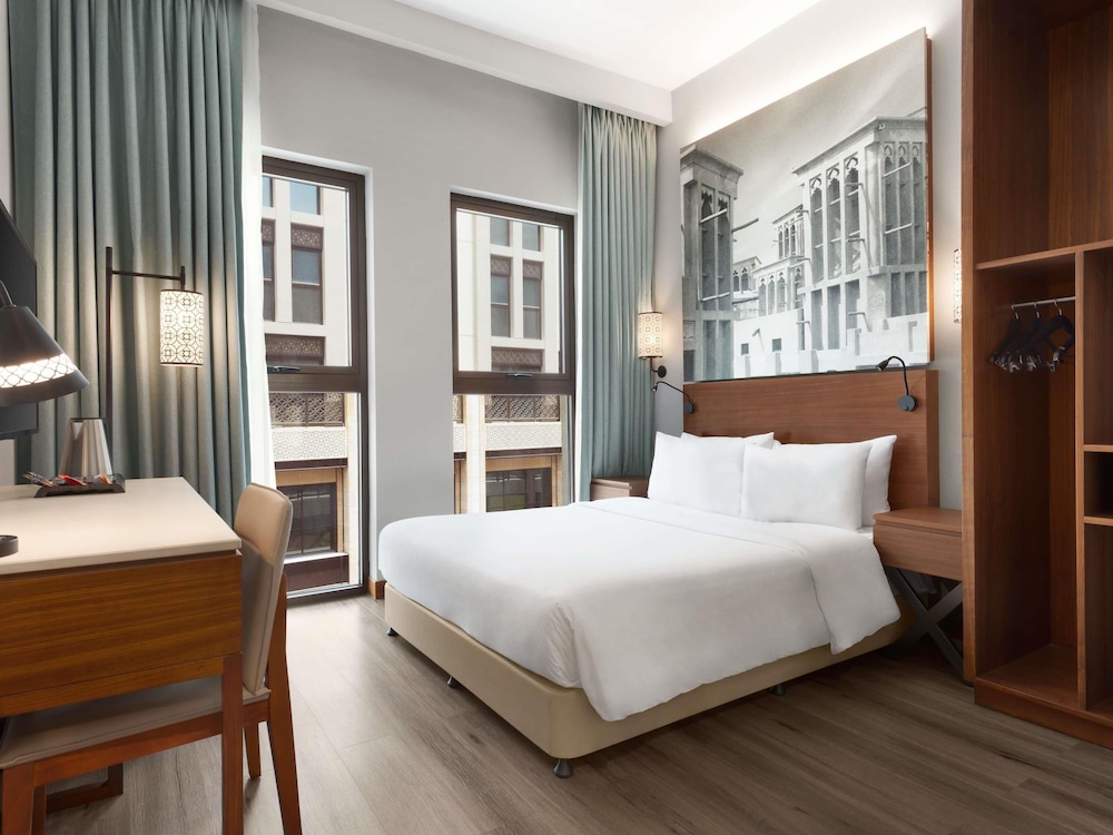 SUPERIOR, QUEEN BED, PARK VIEW