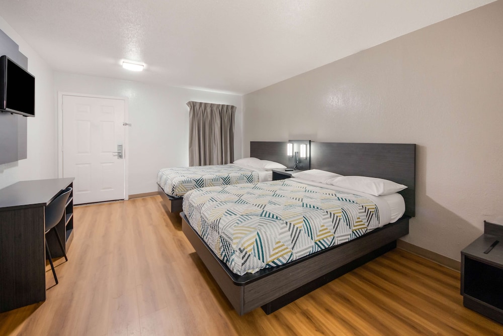 Studio6 Laredo, TX - North I 35 24/47