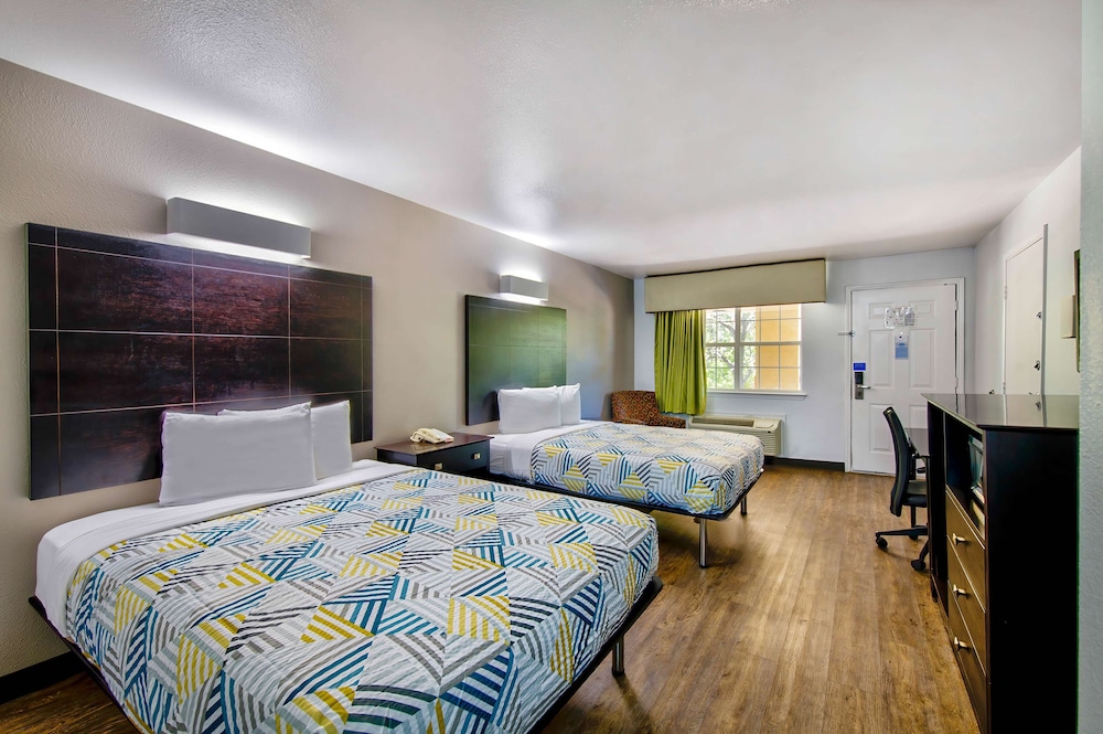 DELUXE, MULTIPLE BEDS, ACCESSIBLE