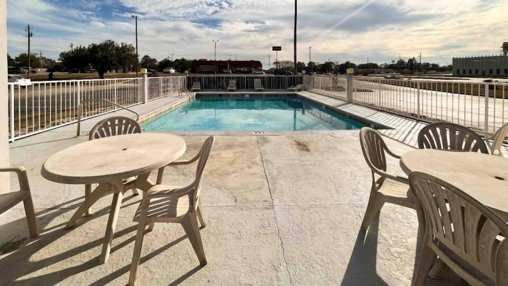 Motel6 Abbeville, AL 33/36