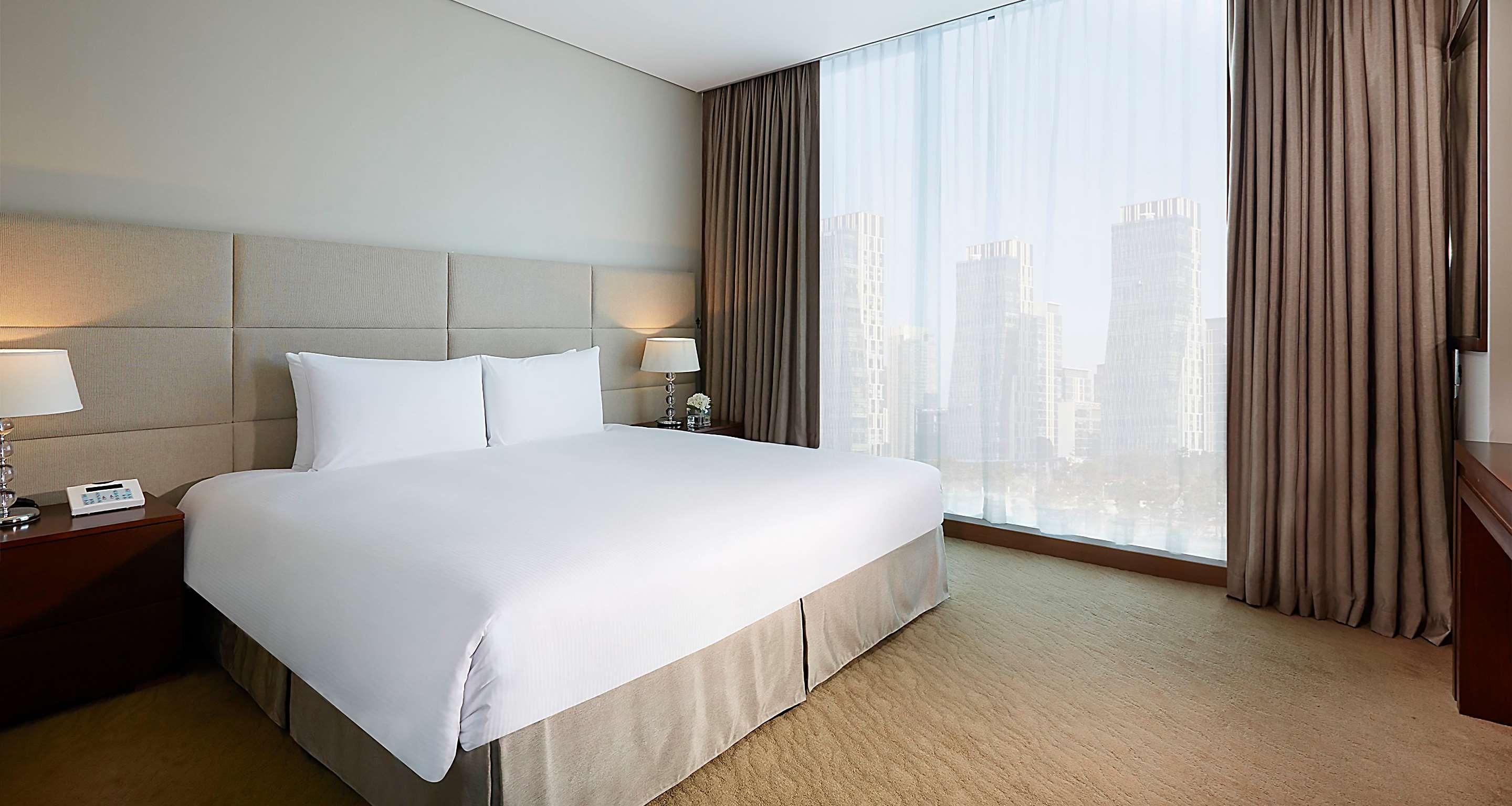 JUNIOR SUITE, KING BED, PARK VIEW