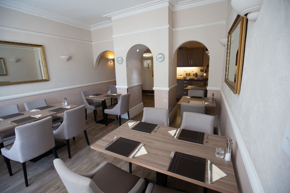 The Corner House Hotel Guest House 33/45