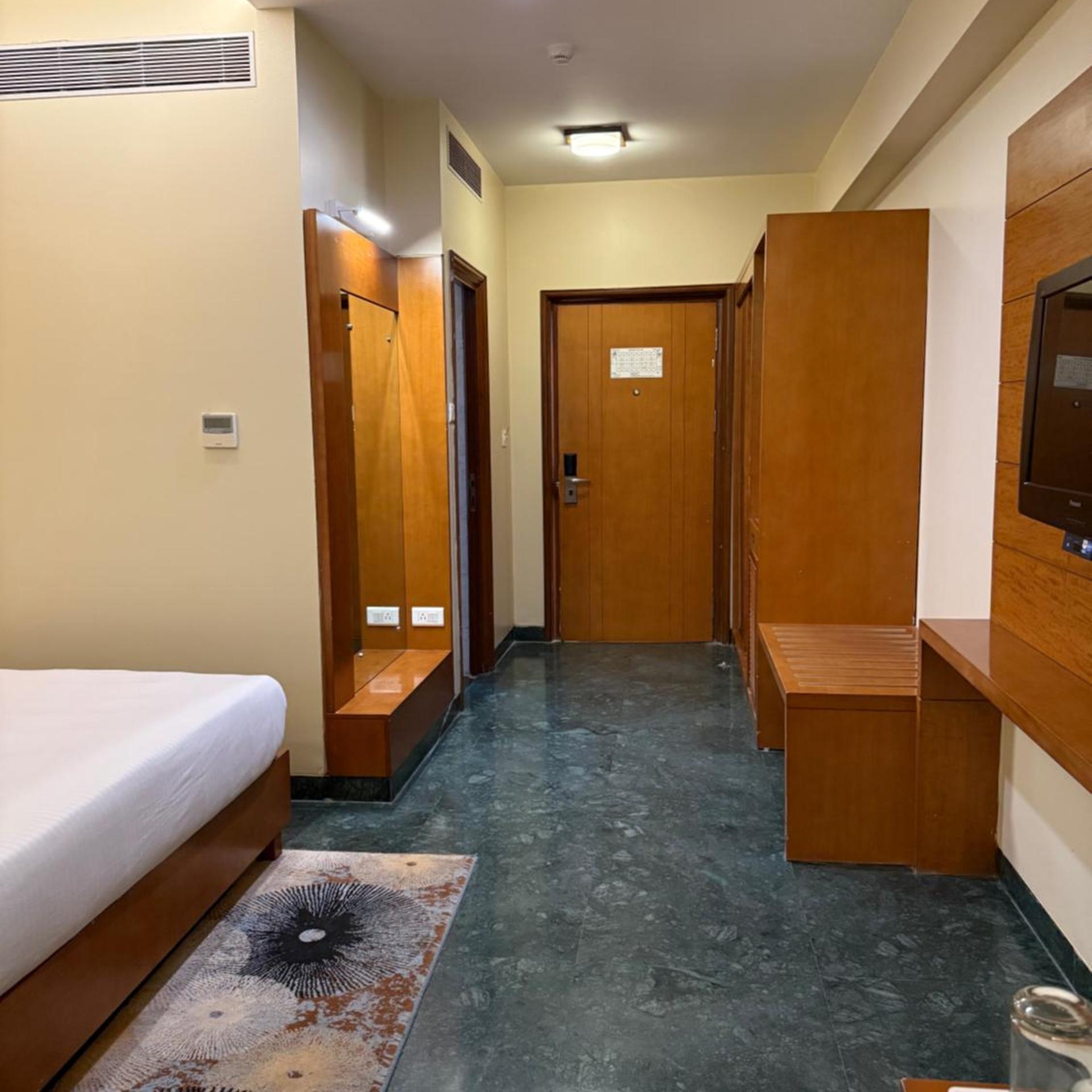 HOTEL BRIJWASI LANDS INN 34/55