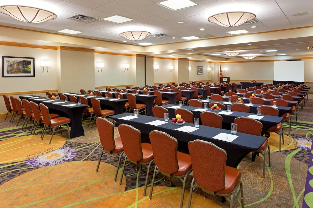 Holiday Inn Clark Newark Area Formerly Crowne Plaza Clark 45/54