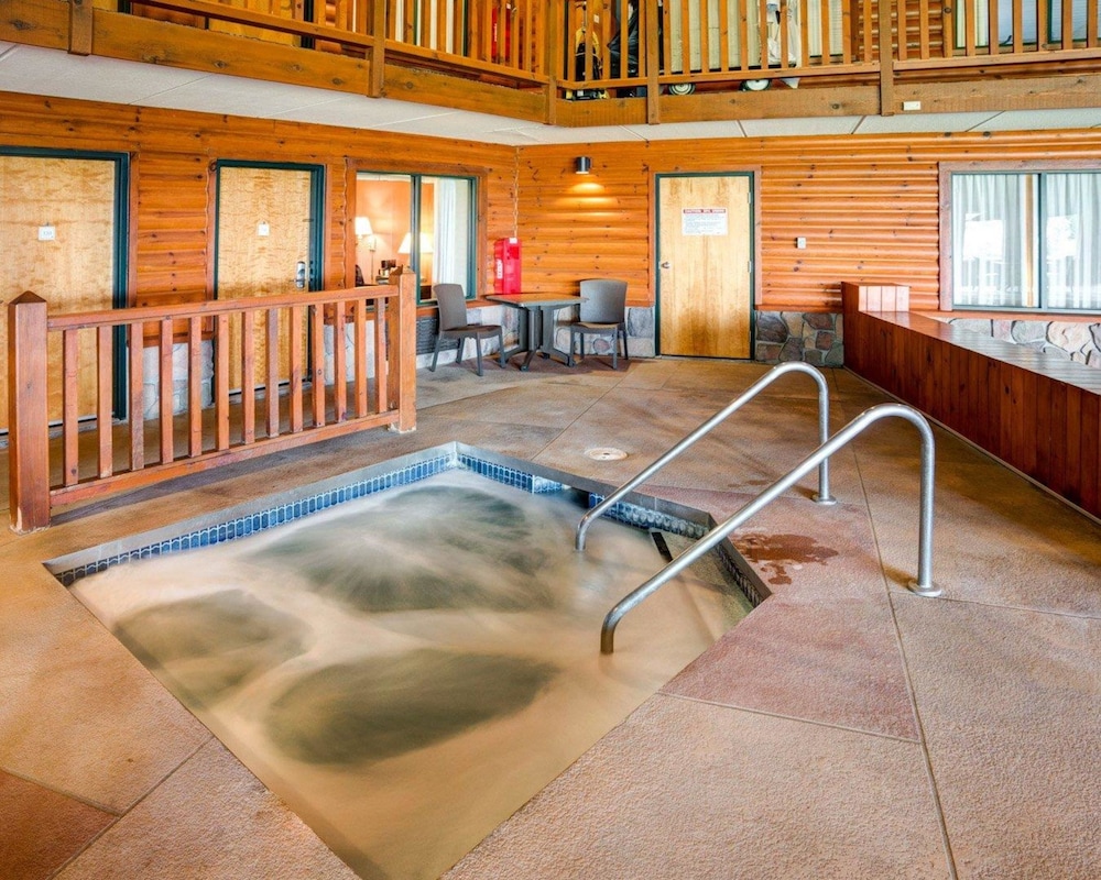 Quality Inn Ashland Lake Superior 33/49